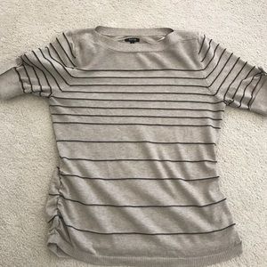 Cute sweater that pairs well with jeans